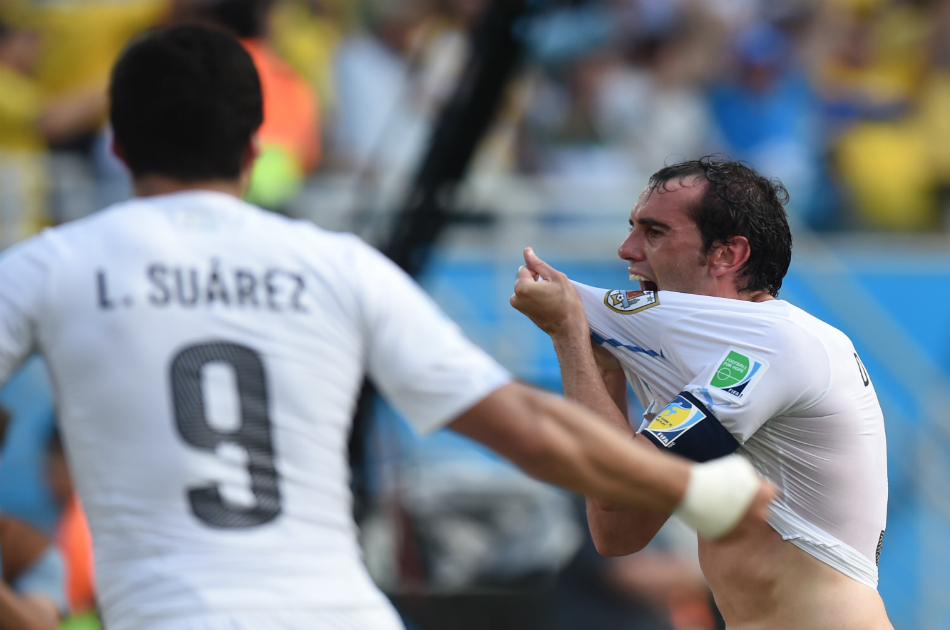 Uruguay superó a Italia y avanzó a los octavos de final como segunda del Grupo D