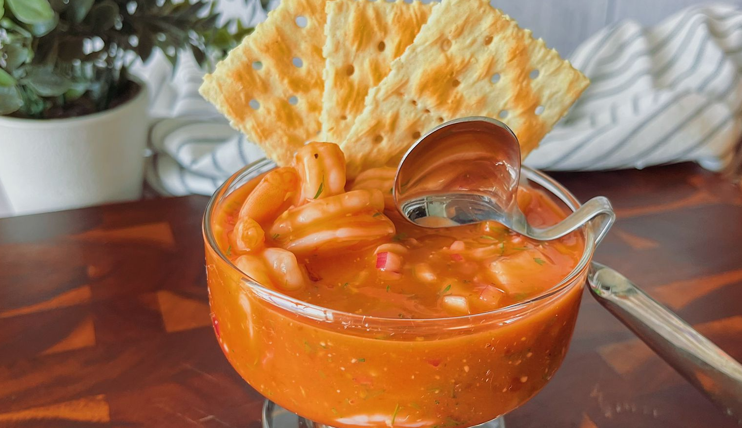 Receta para hacer un cóctel de camarones en 20 minutos