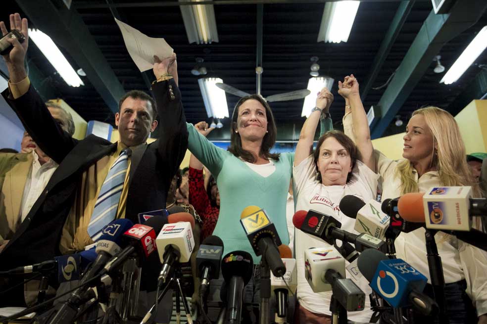 Roberto Enríquez, presidente de Copei, María Corina Machado, Mitzy Capriles y Lilian Tintori. /EFE
