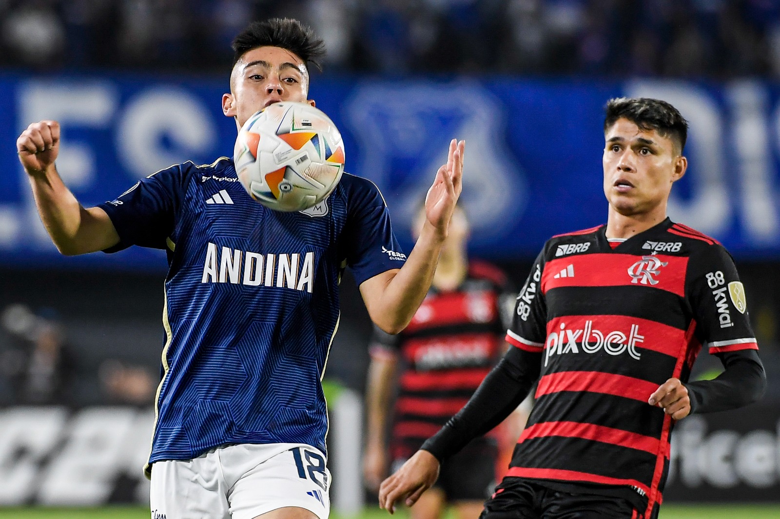 Daniel Ruiz (izq.) autor del gol de Millonarios en el empate con Flamego en la Copa Libertadores.
