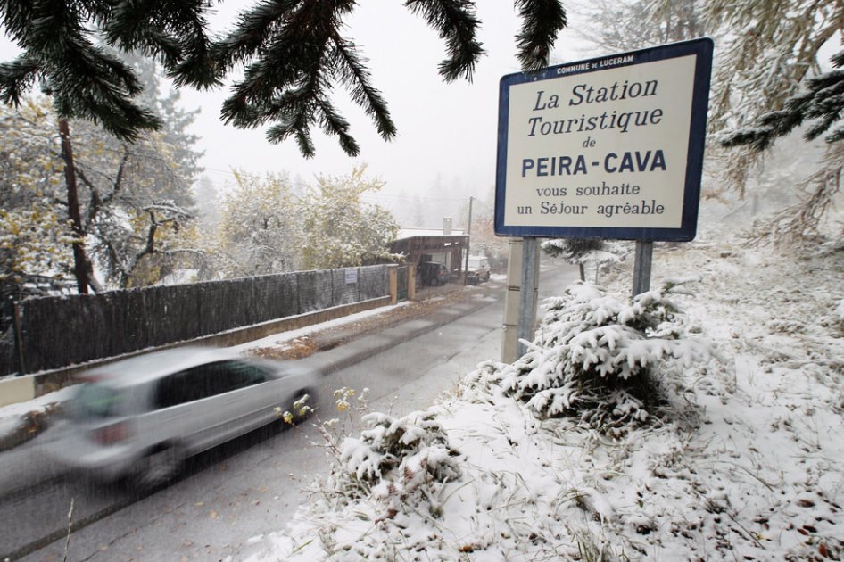 Nieve y viento dejan sin electricidad 50 mil hogares de Francia