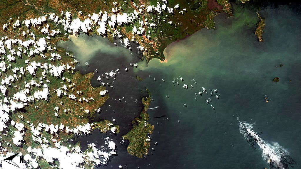 Uno de los lagos más grande del mundo se está volviendo verde