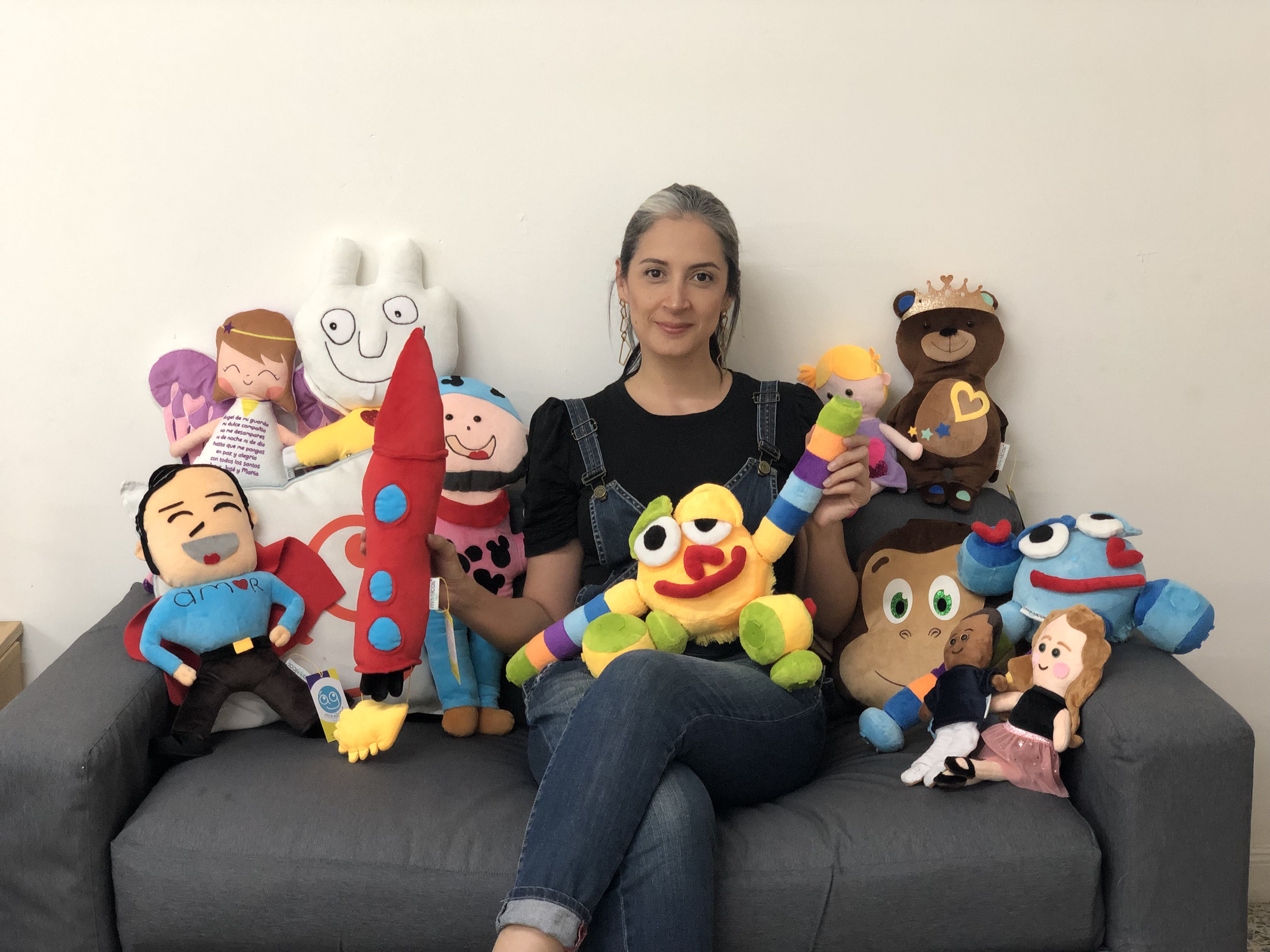 Ella diseña personajes que nacen de la imaginación y la creatividad de los niños