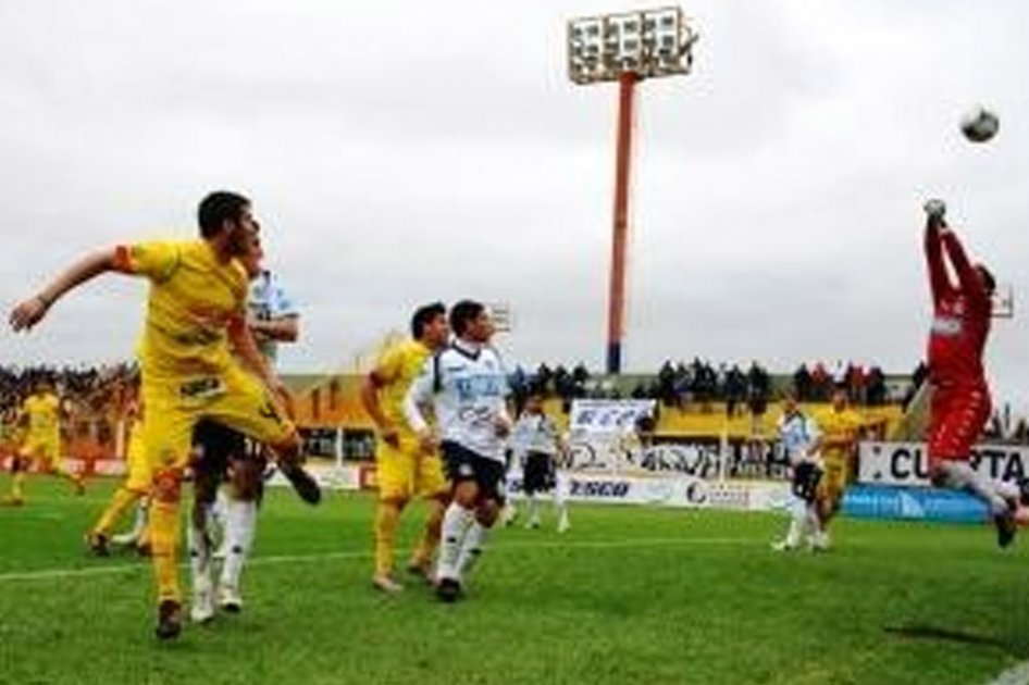 Equipo de primera división argentina cambiaría su localía por falta de hinchas