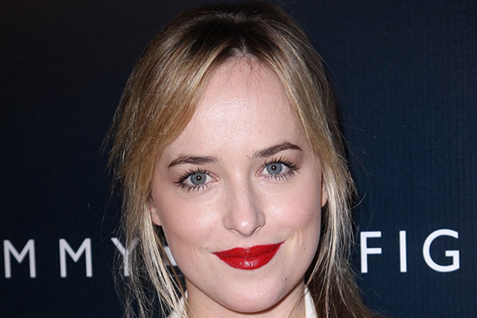 A protagonista de "50 sombras de Grey" le da vergüenza hablar de su papel