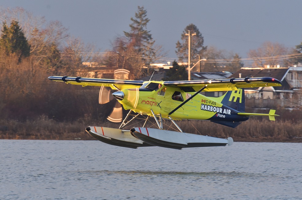De hecho, existen numerosas empresas privadas y entidades públicas, incluida la NASA, que trabajan en el desarrollo de estos aviones con motores eléctricos. Sin embargo, el ePlane de Harbour Air y magniX sí es el primer hidroavión con finalidad comercial que adopta esta motorización y vuela con éxito.