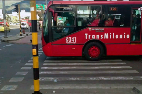 Denuncian bus de Transmilenio que no respetó una cebra