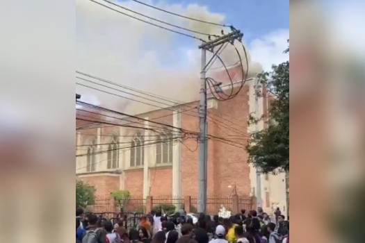 Reportan incendio en sede de la Universidad Católica en Bogotá, esto se sabe