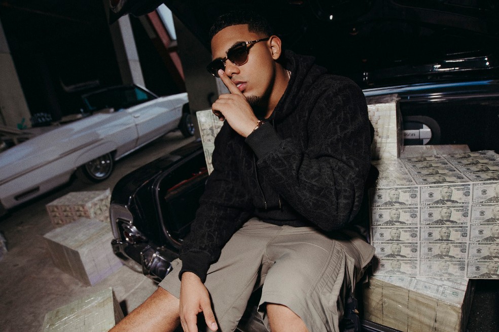 Mike Towers presenta “Cuenta”, su nuevo himno