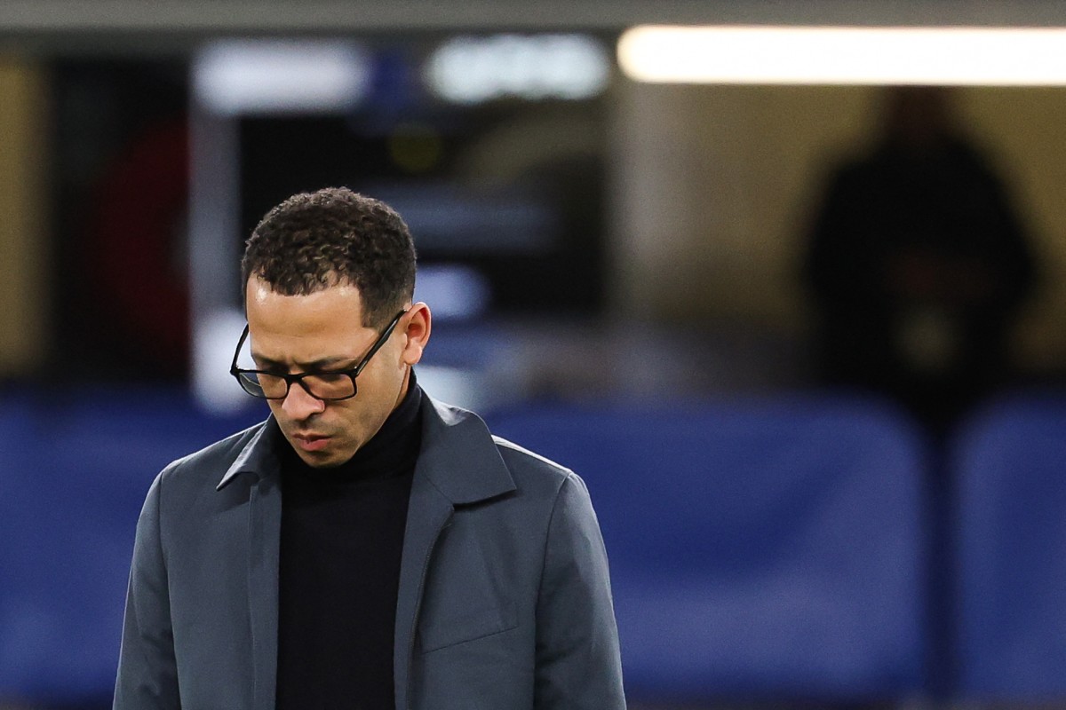 (FILES) Chelsea's English head coach Liam Rosenior looks down ahead of the UEFA Champions League round of 16 second leg football match between Chelsea FC and Paris Saint-Germain (PSG) at Stamford Bridge, west London on March 17, 2026.