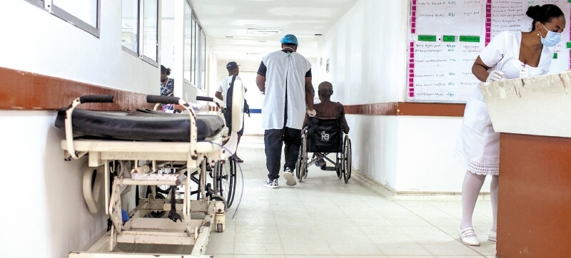 COVID-19: en vilo la atención de salud del litoral Pacífico