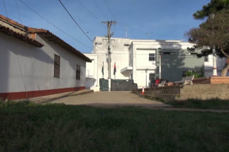 Estación de Policía y colegio de Otaré. / Geovanny Mejía Cantor