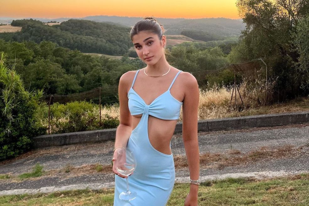 El puertorriqueño Bad Bunny encendió las alarmas de un nuevo romance al asistir a un evento deportivo en compañía de la modelo.