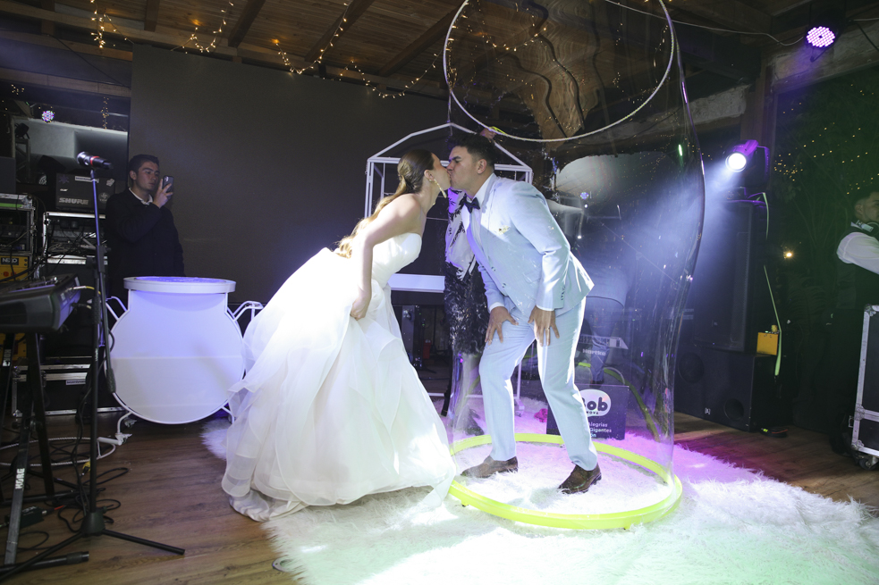 Los novios bailaron la canción ´Ahora seremos felices´