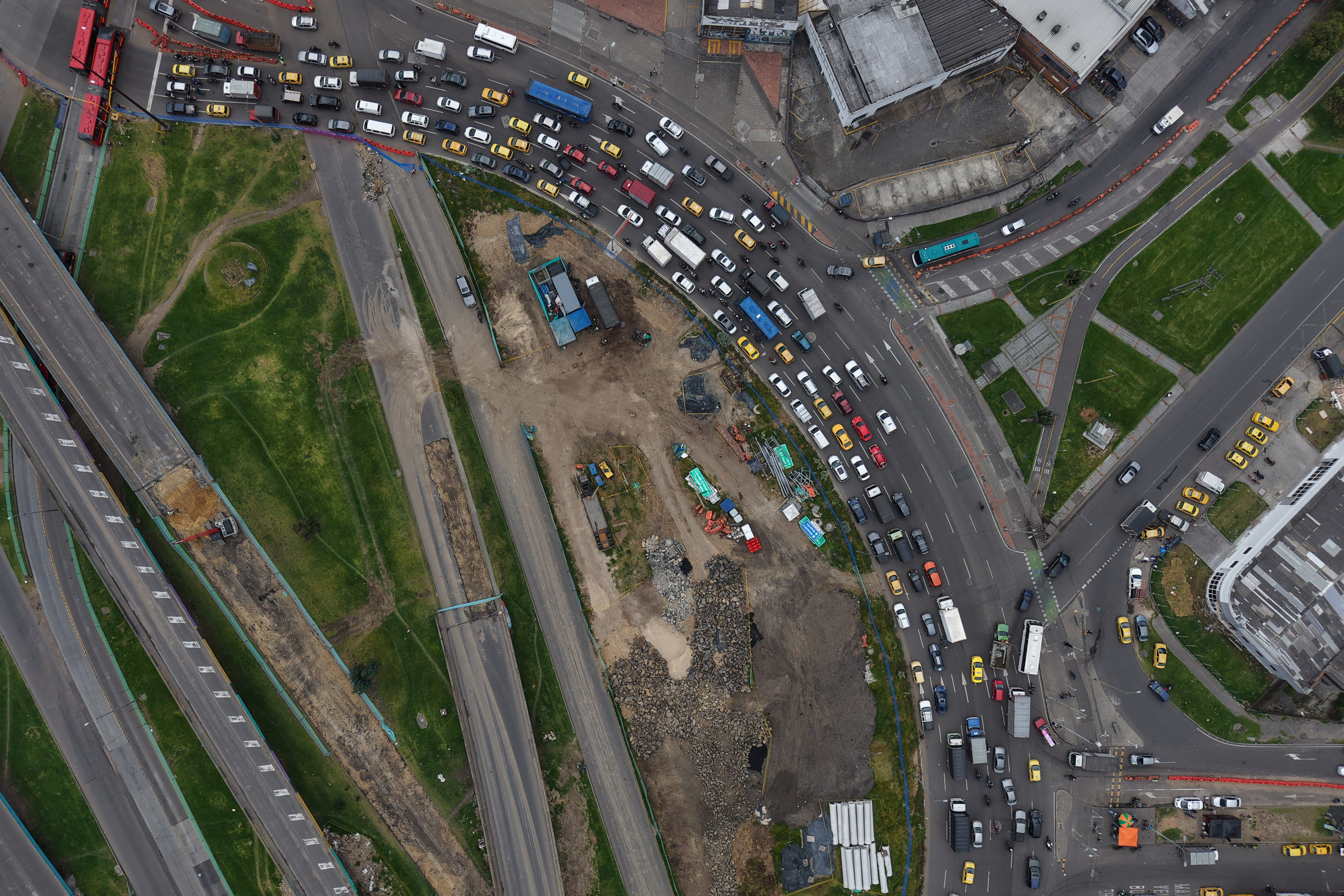 Panorámicas de los cierres de los puentes de la Calle 13 con Américas y 50