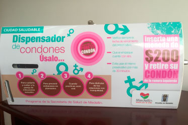 Petro autorizó dispensadores de condones en varios puntos de Bogotá