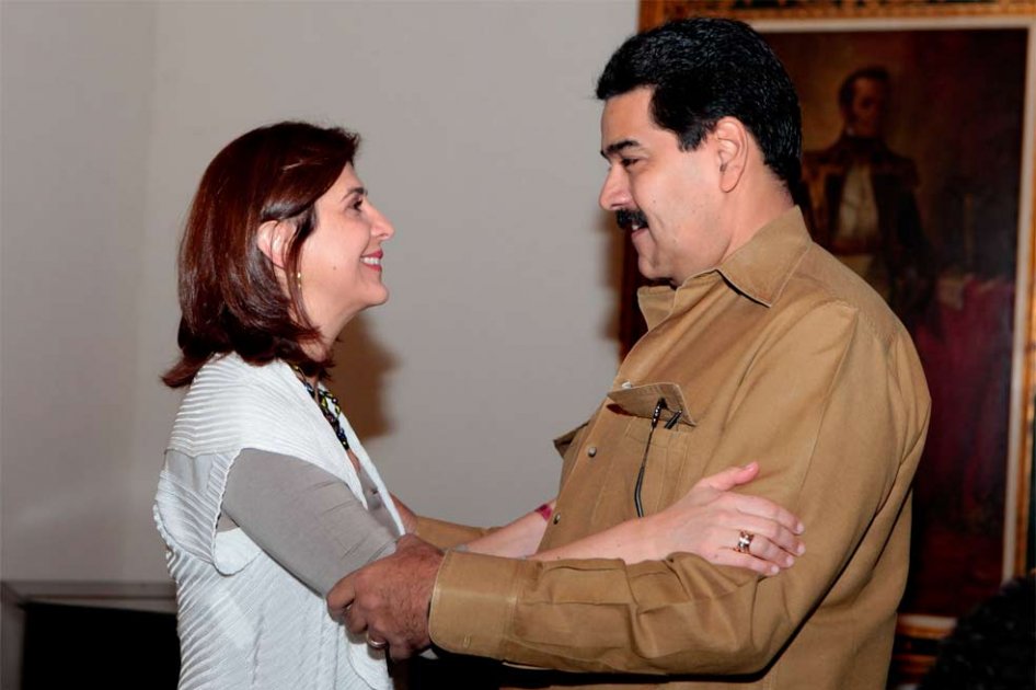 María Ángela Holguín se solidariza con Venezuela por enfermedad de Chávez