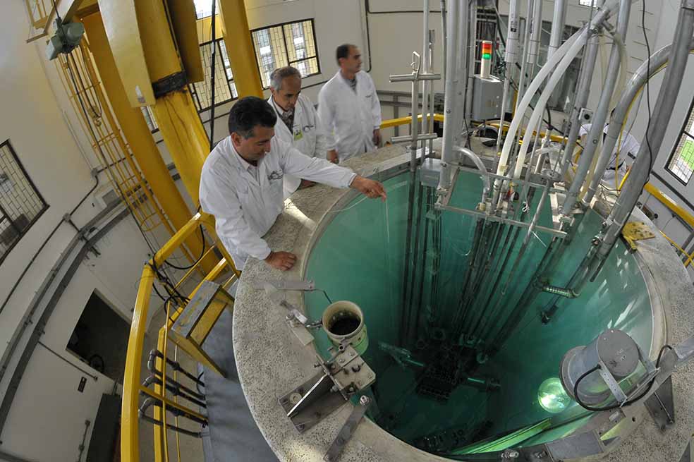 Francia podría cerrar hasta 17 reactores nucleares
