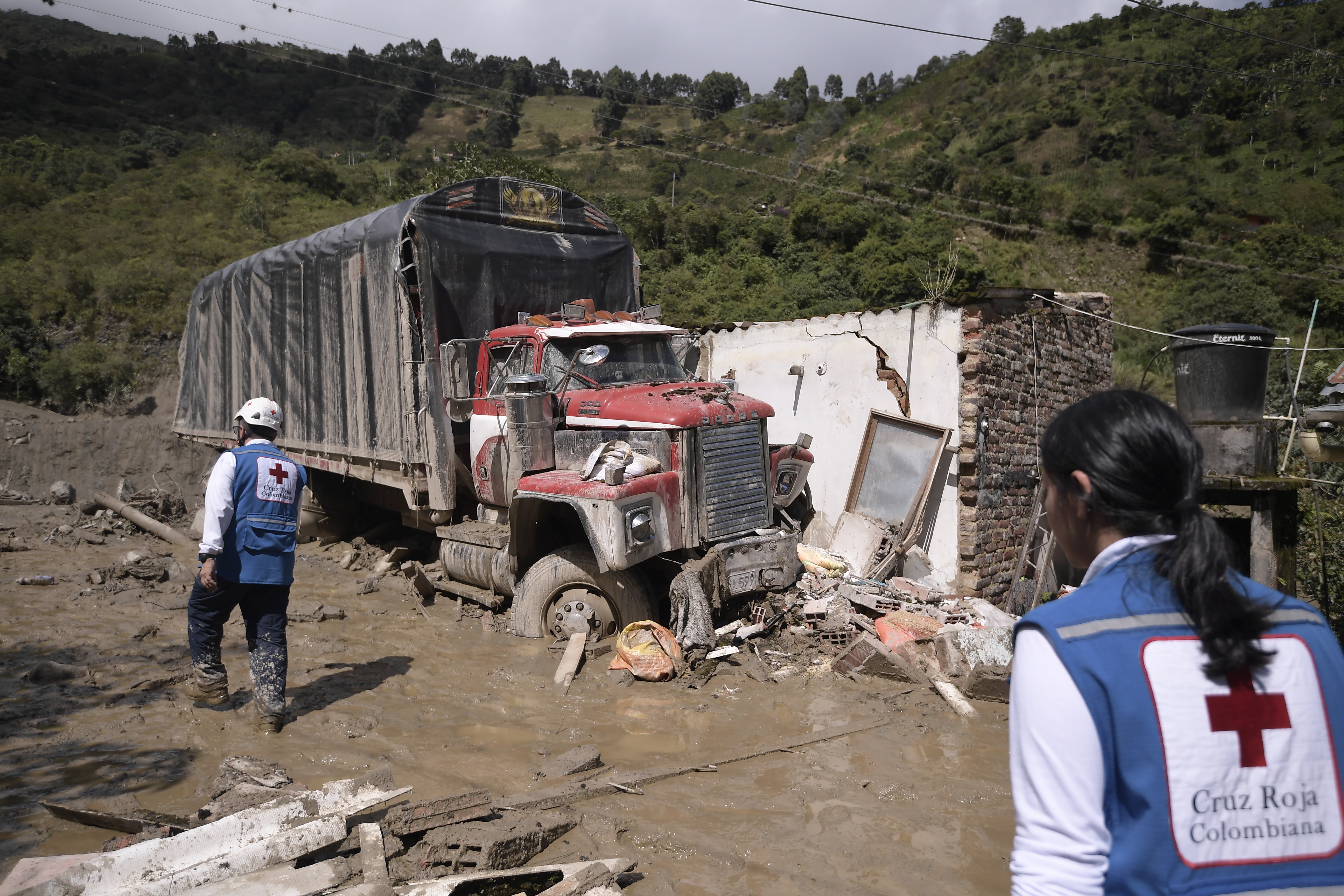 En la madrugada de este martes 18 de julio de 2023, una avalancha se presentó en la vereda Naranjal del municipio de Quetame, Cundinamarca, en inmediaciones del peaje del sector que comunica a Bogotá con Villavicencio.