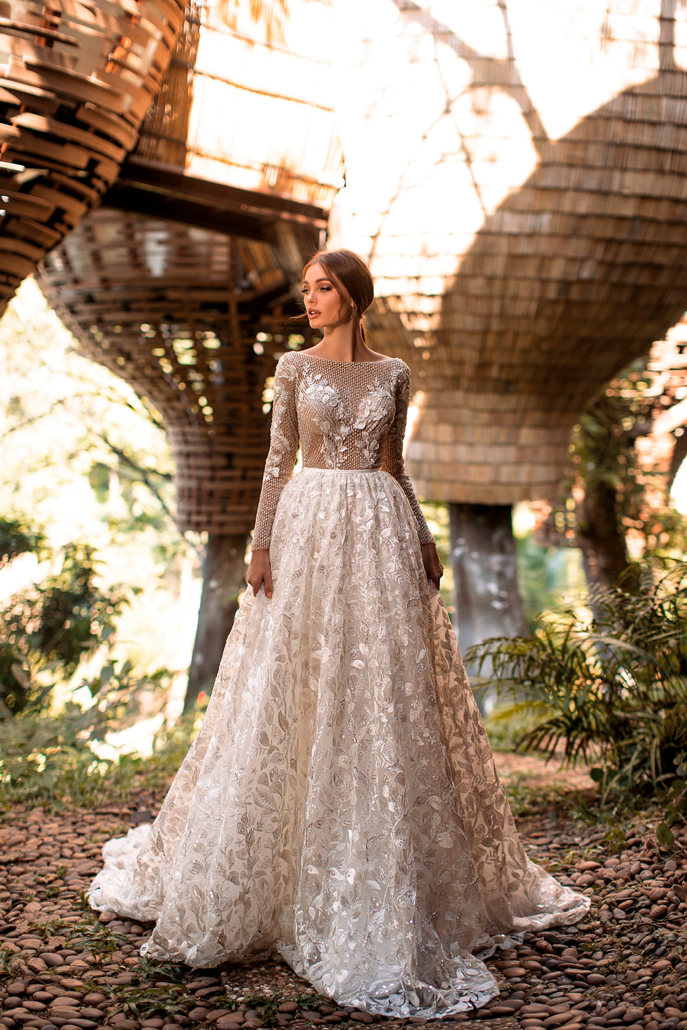 La conexiónAlbita Moncada es diseñadora de modas, tuvo una marca de ropa interior durante ocho años y hace doce decidió dedicarse a las novias, porque se dio cuenta de que no había opciones interesantes de colecciones en serie o prêt-à-porter para ellas.