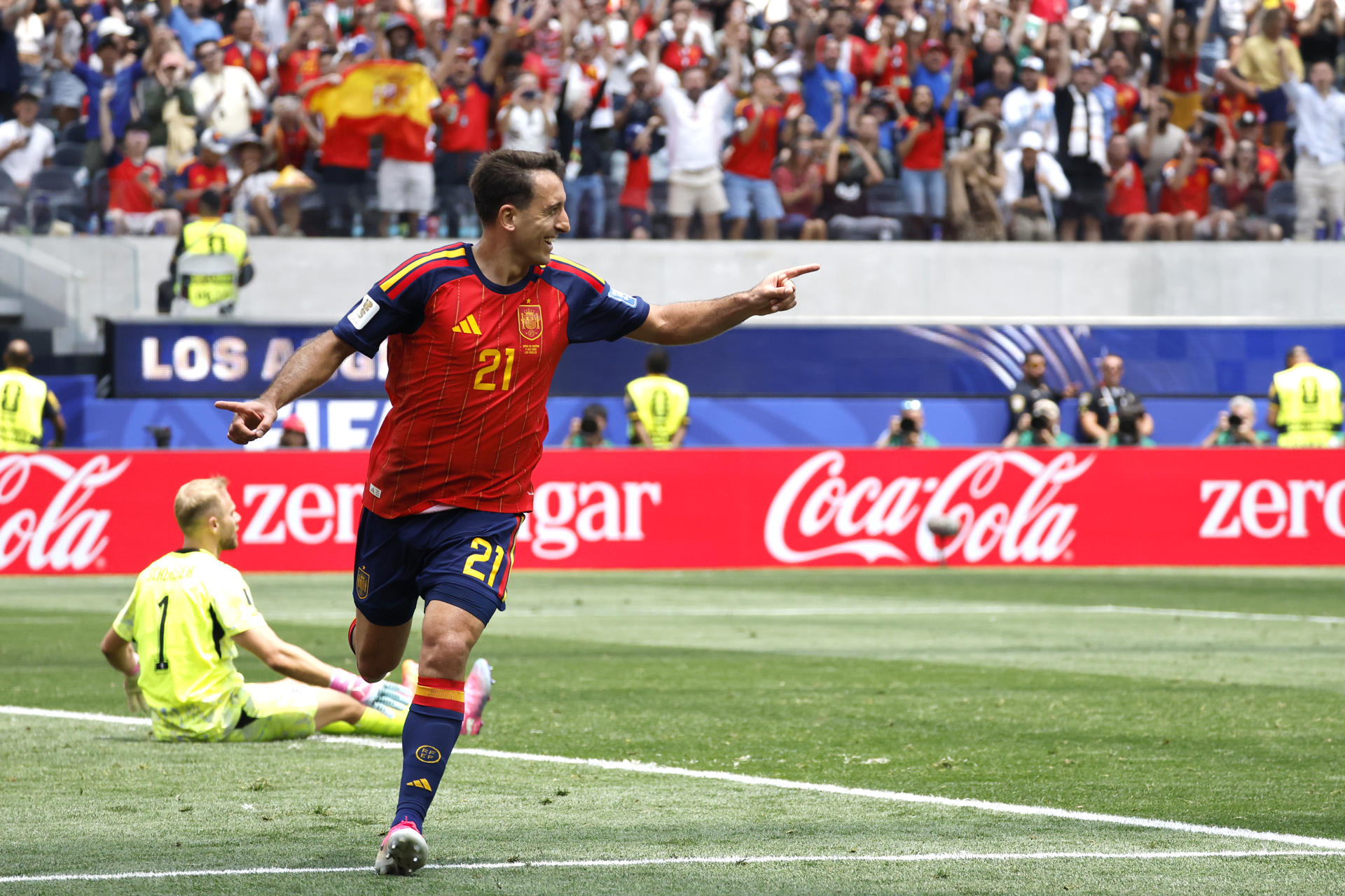 AMDEP7797. LOS ÁNGELES (ESTADOS UNIDOS), 02/07/2026.- Mikel Oyarzabal de España celebra un gol este jueves, en un partido por los dieciseisavos de final del Mundial de la FIFA 2026 entre España y Austria en el estadio SoFi en Los Ángeles (Estados Unidos). EFE/ Lavandeira Jr