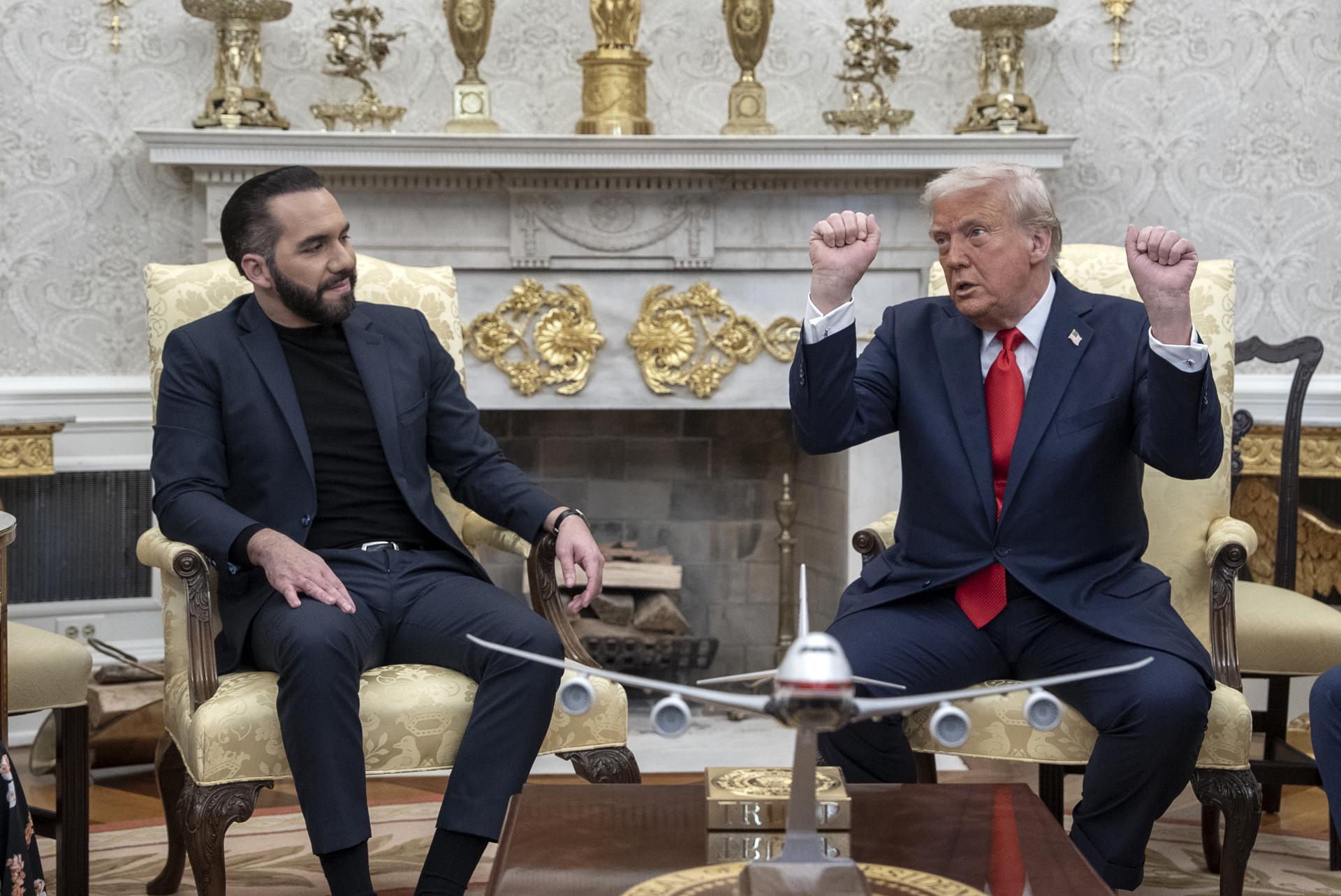 Donald Trump y Nayib Bukele se burlan de la justicia