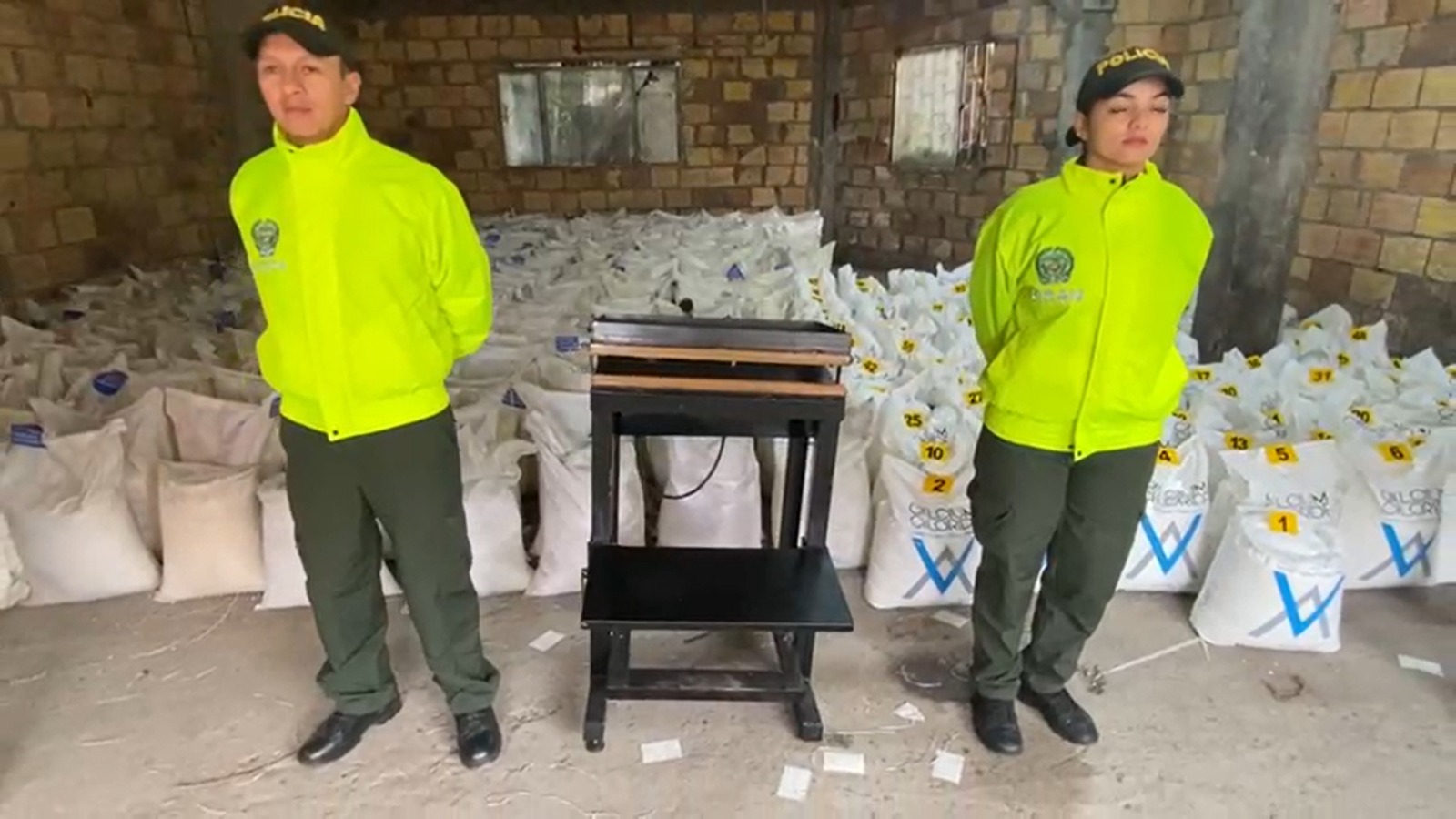 Policía incauta 11,4 toneladas de material para la fabricación de estupefacientes