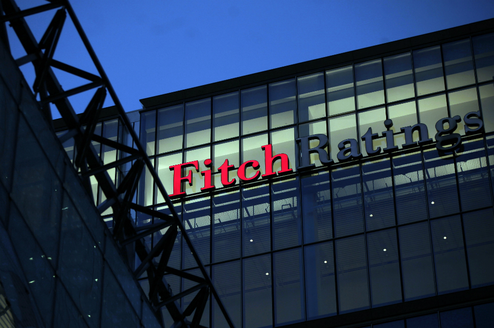 Calificadora Fitch alerta sobre perspectiva económica del país