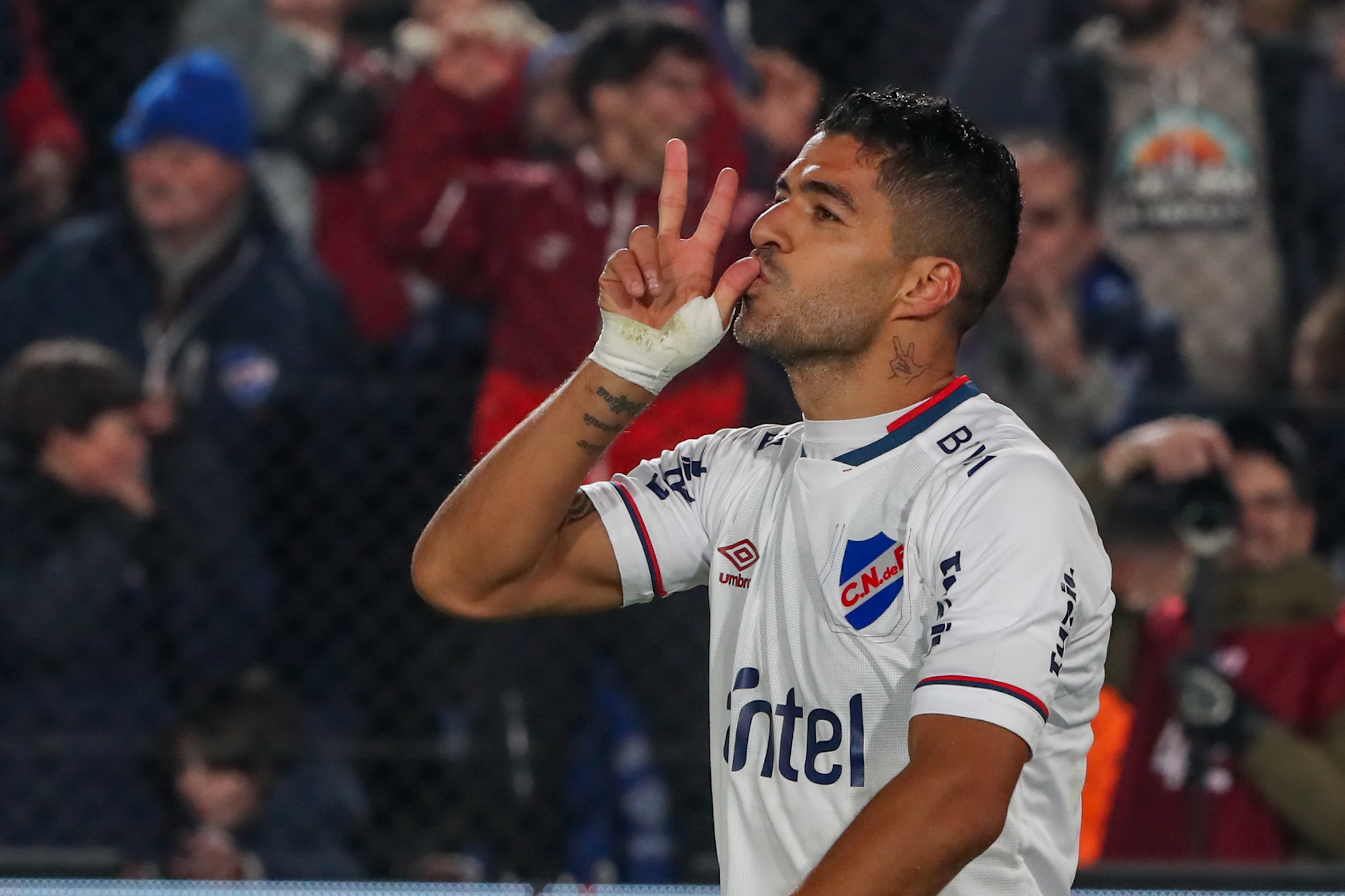 Luis Suárez se estrenó con gol en el campeonato uruguayo con Nacional