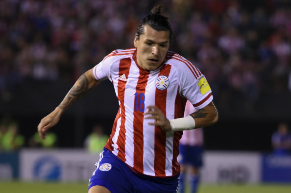 Federico Santander, baja en Paraguay para juego ante Colombia por eliminatoria