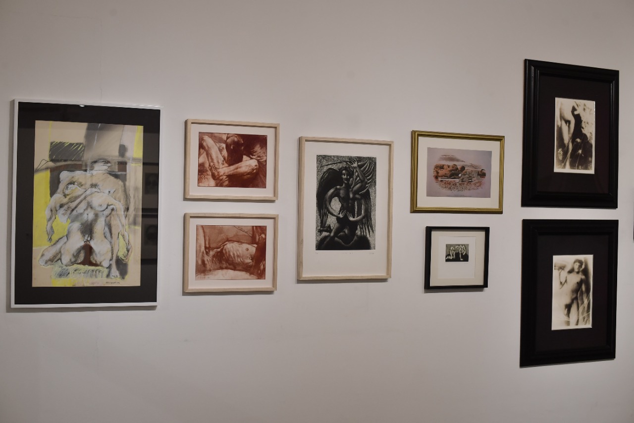 La exposición “En El Jardín de Epicuro” pretende invitar a los asistentes a la convivencia y al reconocimiento del otro, “pero para que eso pueda existir es necesario no solamente aceptar al otro, sino también admirarlo”, menciona José Darío Gutiérrez, director de Espacio El dorado.