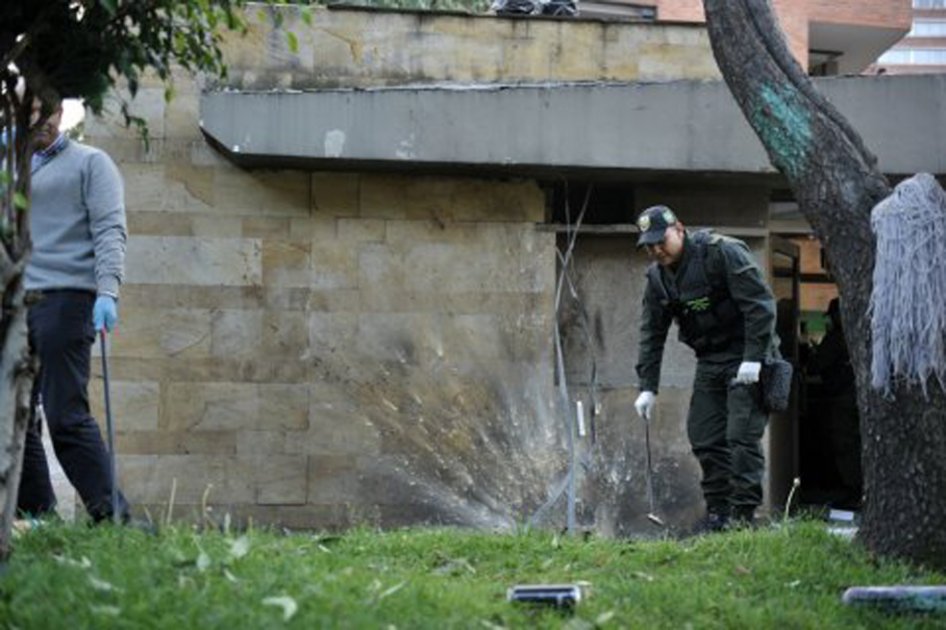Un petardo explotó ayer en un CAI ubicado en Chapinero