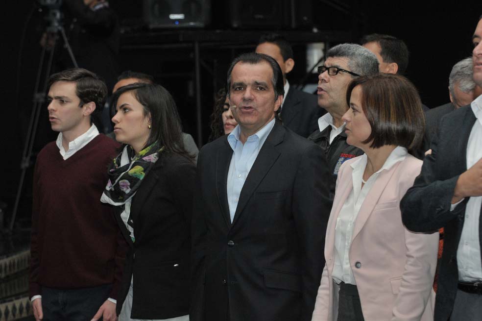 Estalla crisis en el CNE