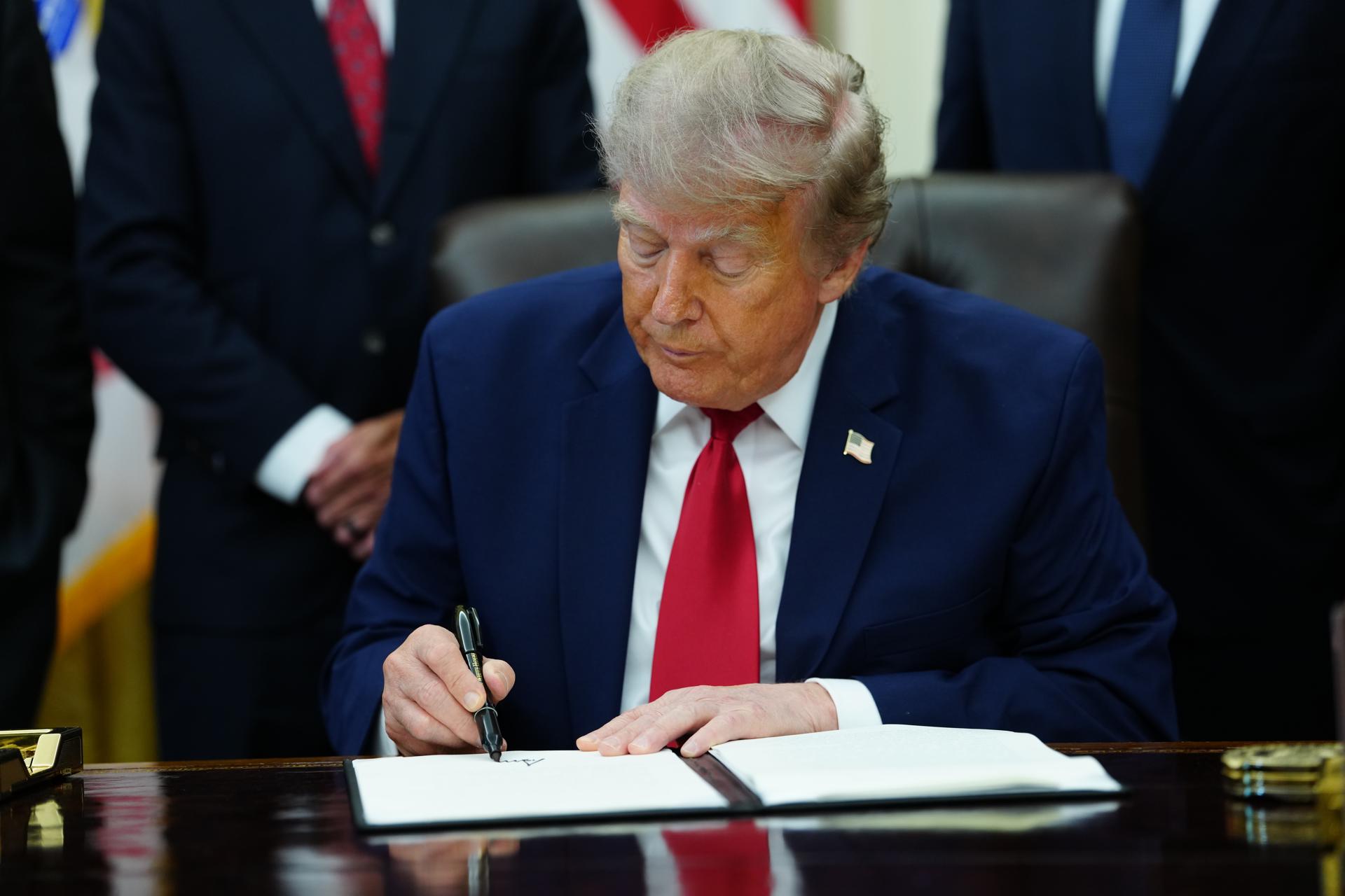 Sanciones de Trump a Irán: el poder presidencial que desafía al Congreso y tensa al mundo