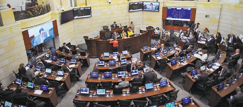 Bancada “liberal social demócrata” del Senado pide sesiones presenciales