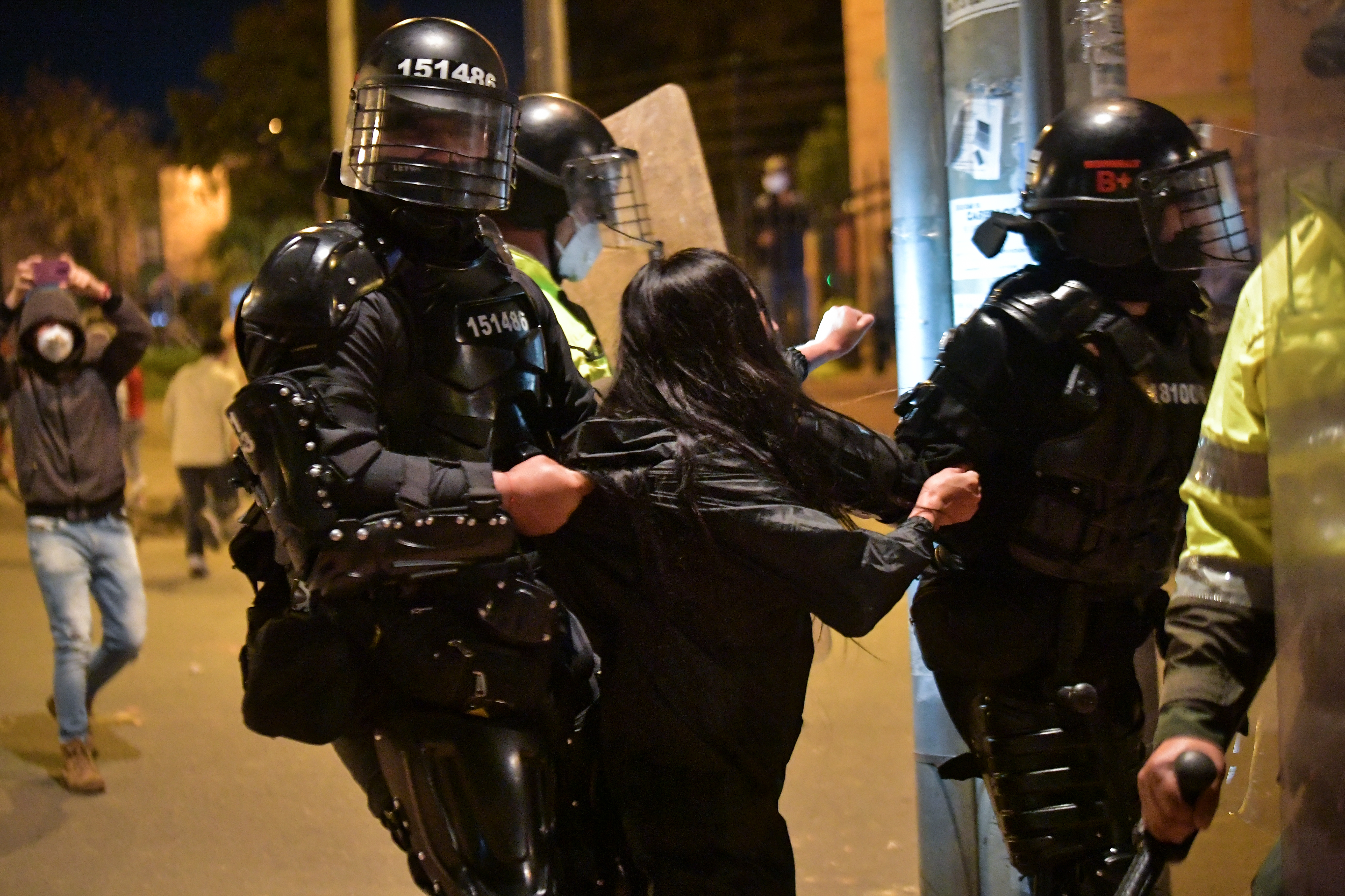 Nuevas reglas para el uso de armas: los cambios del decreto sobre fuerza policial