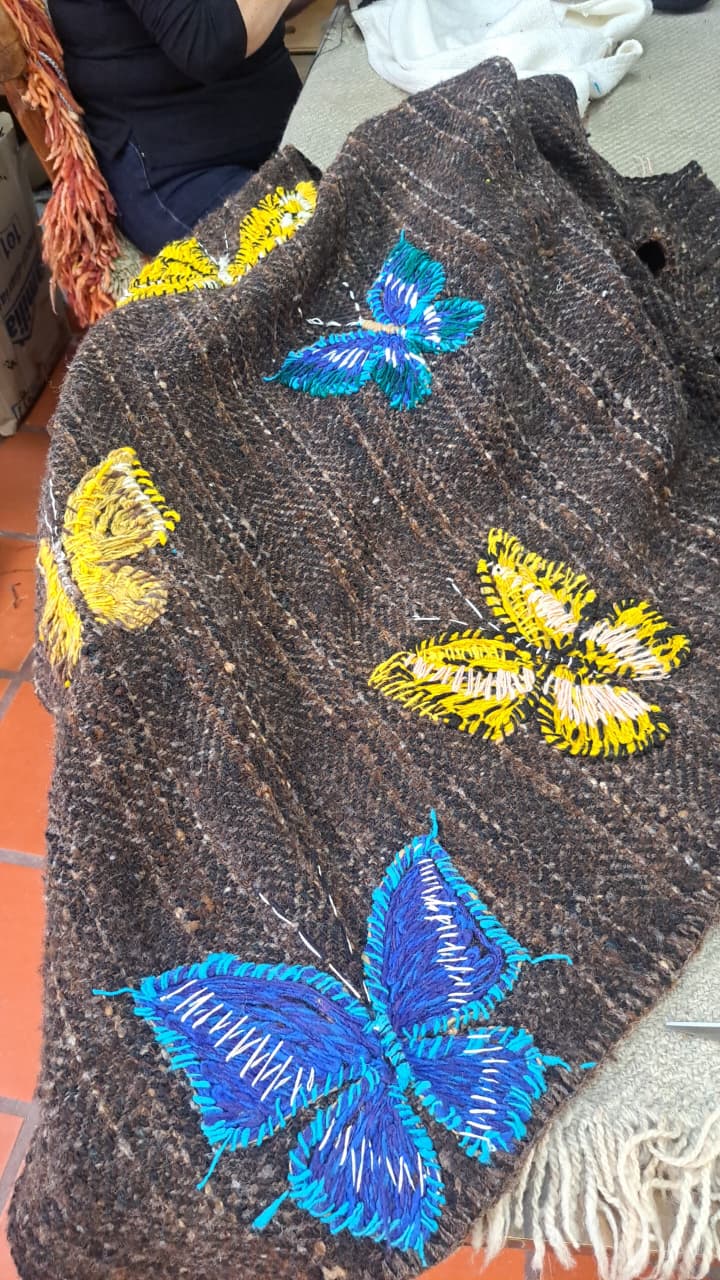 Proceso de bordado de las mariposas. / Cortesía