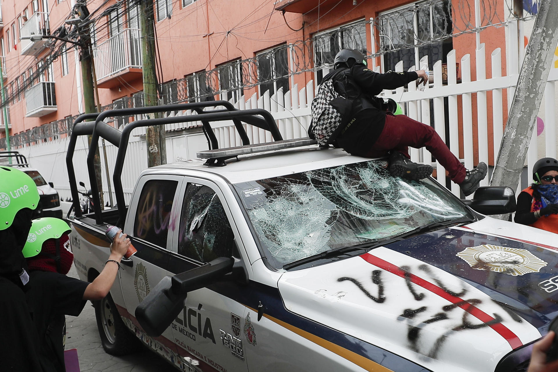 Mundial 2026: así se vieron los disturbios y choques con la policía en el Estadio Azteca