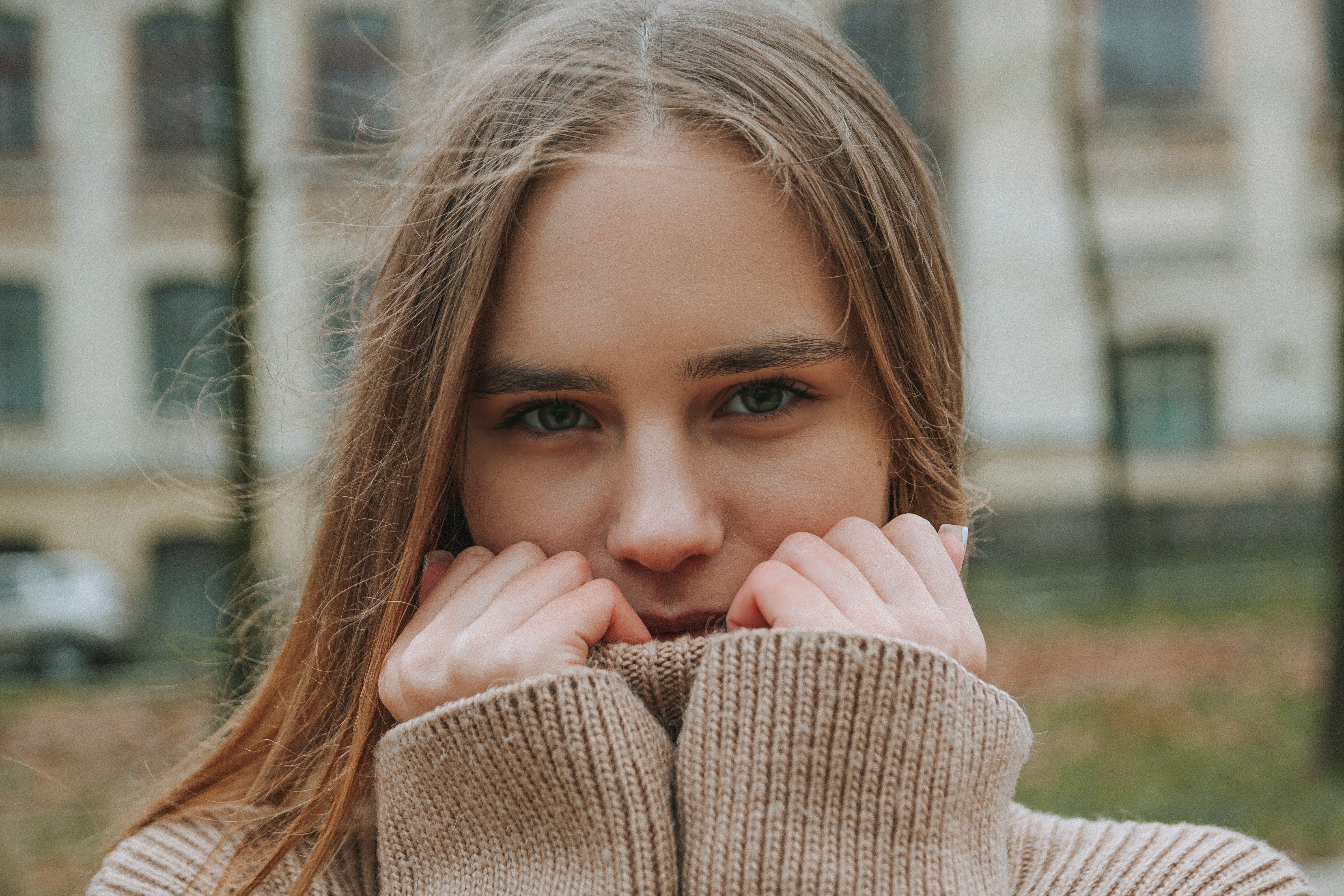 Los sweaters de cuello alto son una opción clásica para el invierno.