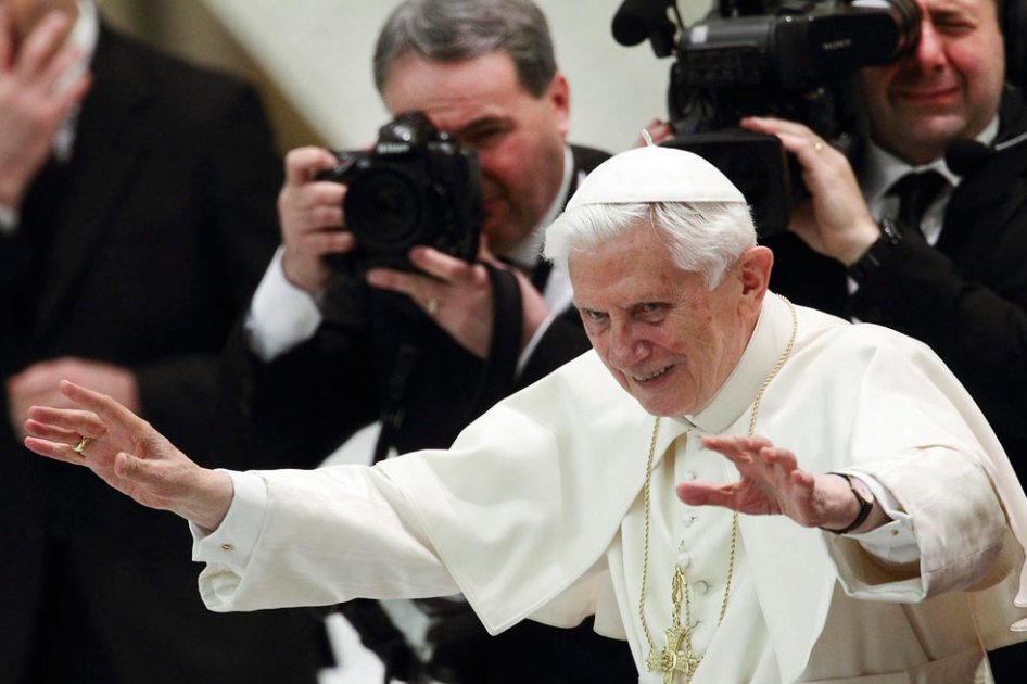 Benedicto XVI ya envió el primer mensaje para su sustituto