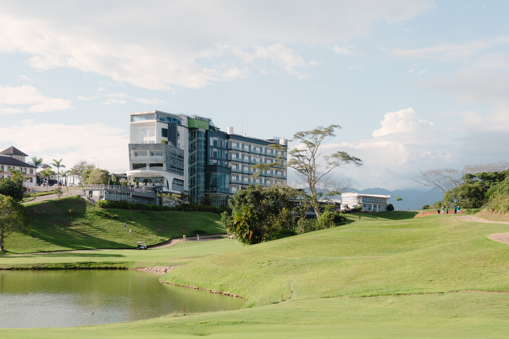 En Bucaramanga, el Hotel Punta Diamante complementa la experiencia con alojamiento y experiencias gastronómicas