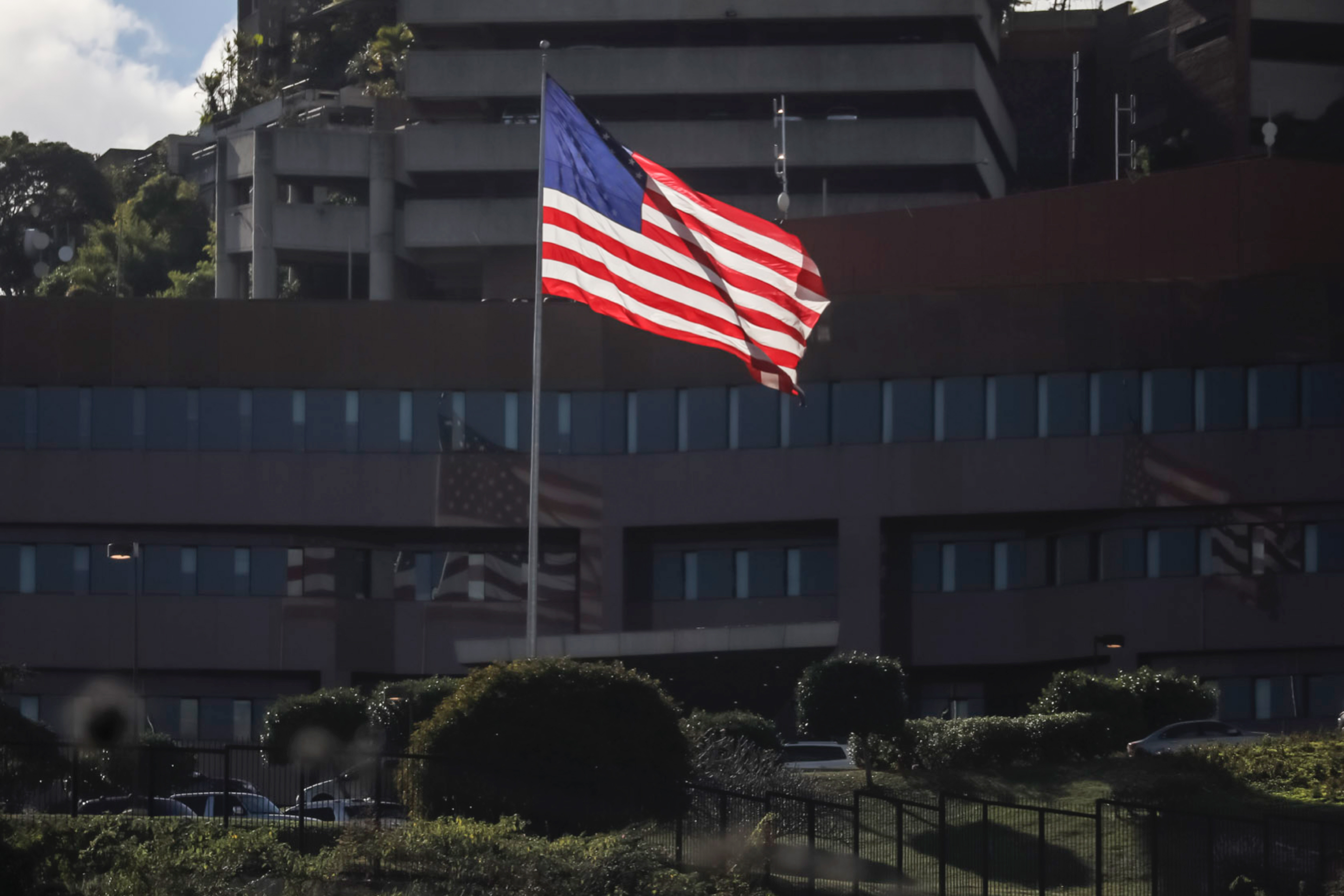 Caracas: reapertura de la embajada, con cara de proconsulado