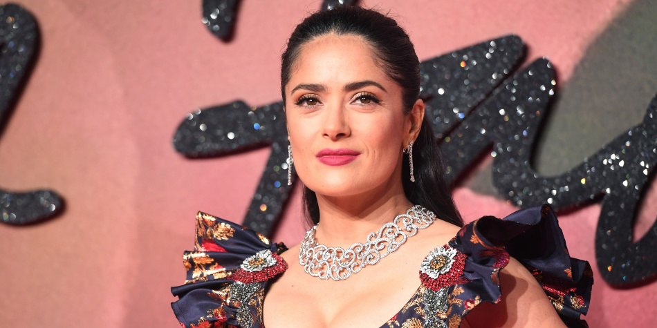 A sus 56 años, Salma Hayek seduce con espectacular vestido transparente
