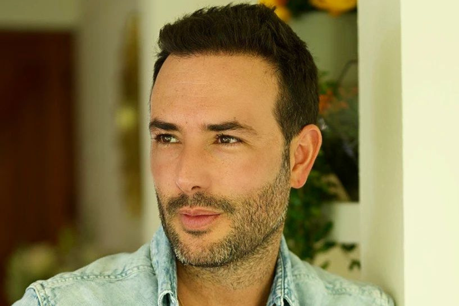 Sebastián Martínez se equivocó de baño y terminó en una situación graciosa