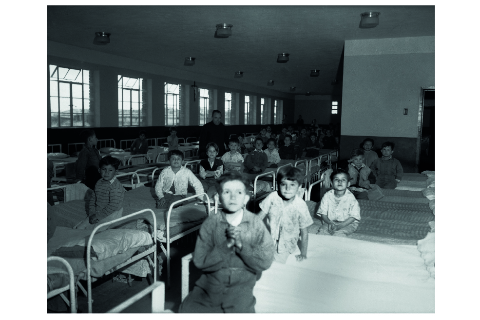 BOGOTÁ, CUNDINAMARCA. Niños desplazados de la Guerra de
Villarrica hacen formación en el patio del Amparo de Niños Ciudad
Infantil. (Jorge Sánchez / El Espectador)