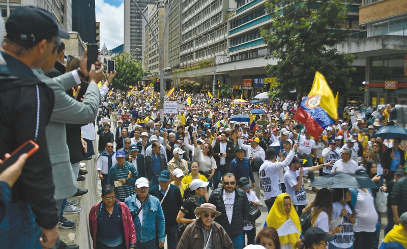 La oposición salió a las calles del país