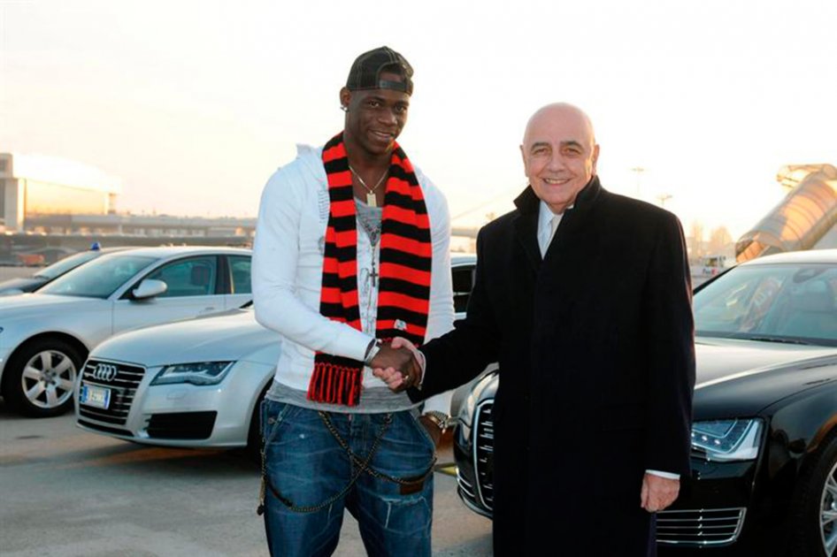 Balotelli llega al AC Milan para «relanzarse»