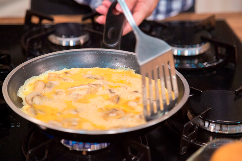 Receta: huevos con jamón en salsa de tres quesos ¡Qué delicia!