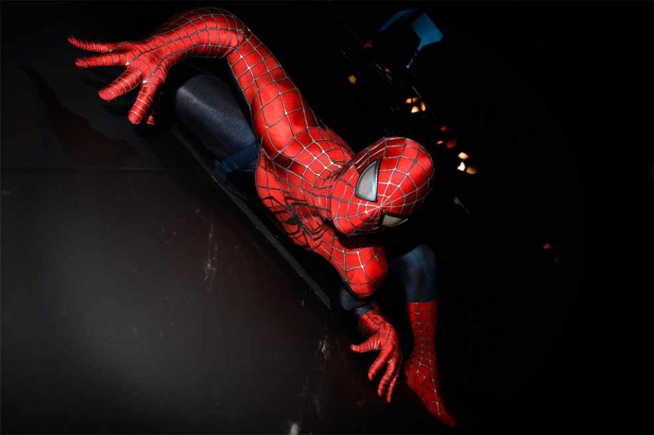 Prohíben uso de máscara de Spiderman para Halloween