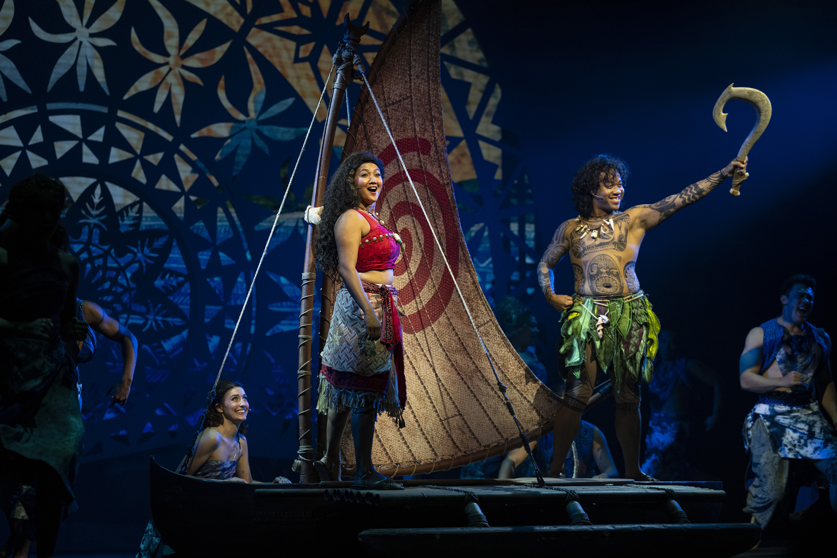 Risas, lágrimas, bocas abiertas… es imposible no sorprenderse. Solo por ver este espectáculo ya vale la pena embarcarse en el Disney Treasure, porque es un show exclusivo de este barco.